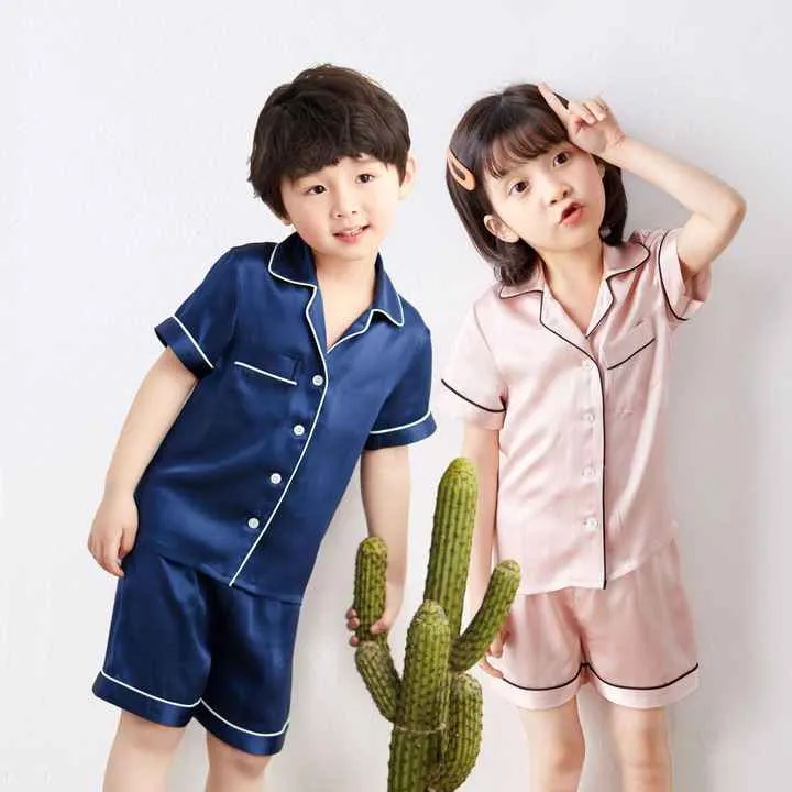 بدلات نوم من الحرير الاطفال - Children's silk nightgowns