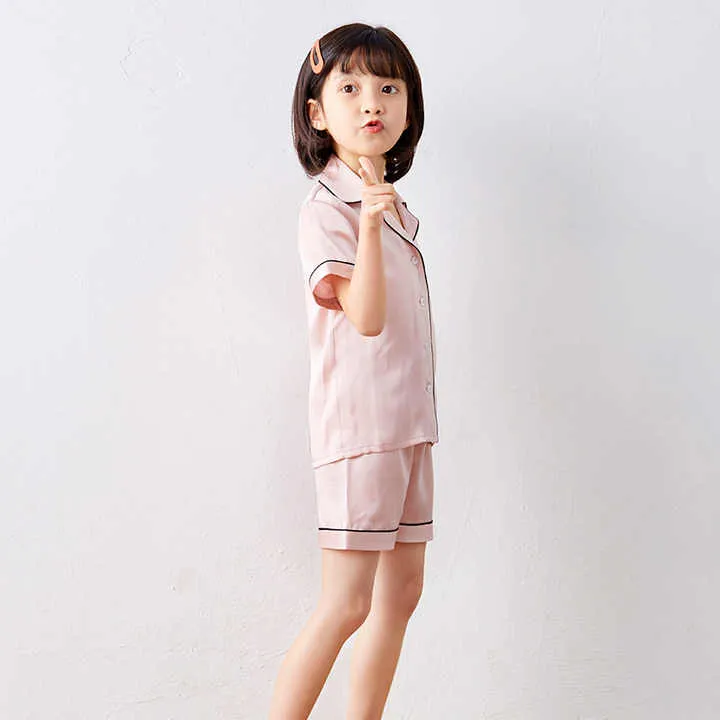 بدلات نوم من الحرير الاطفال - Children's silk nightgowns