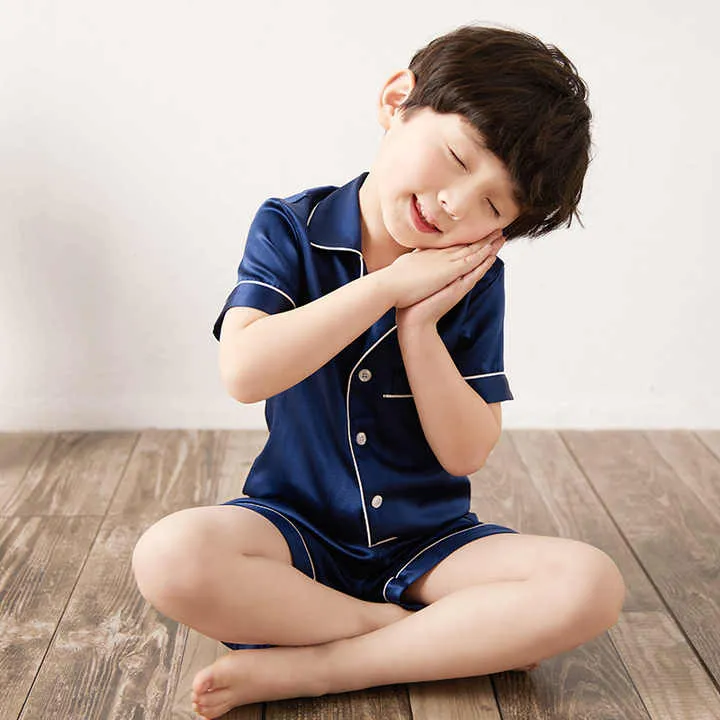 بدلات نوم من الحرير الاطفال - Children's silk nightgowns