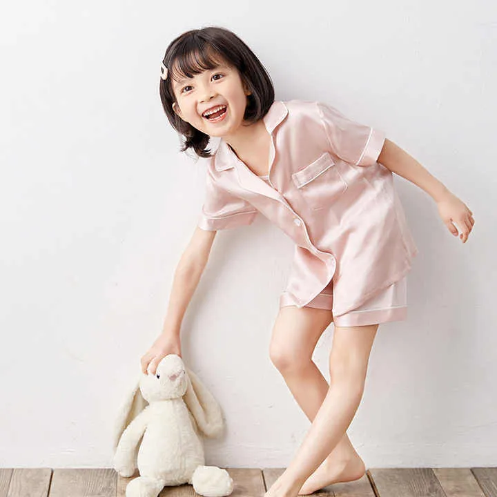 بدلات نوم من الحرير الاطفال - Children's silk nightgowns