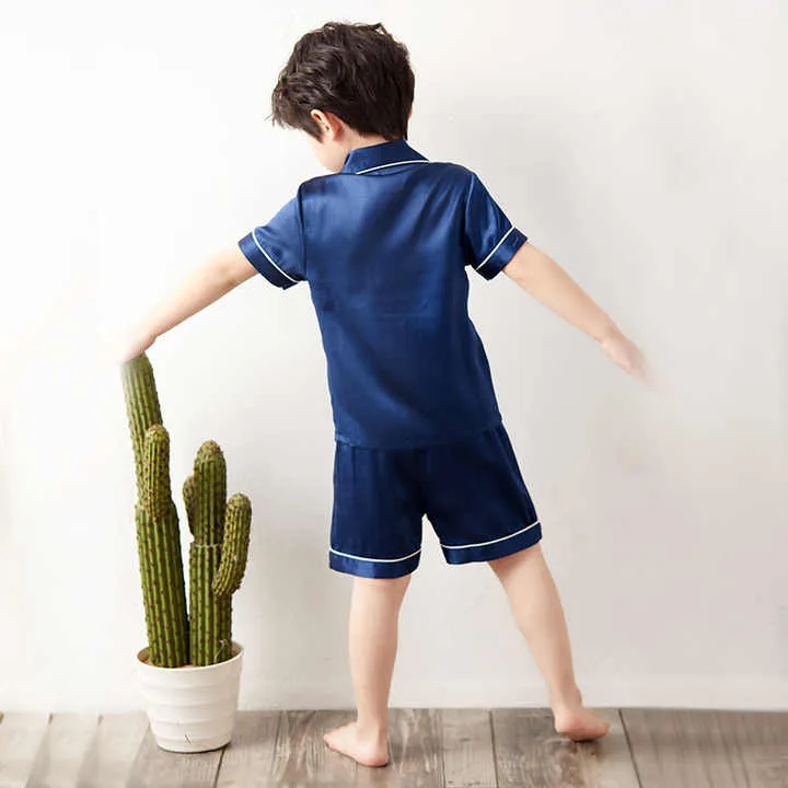 بدلات نوم من الحرير الاطفال - Children's silk nightgowns