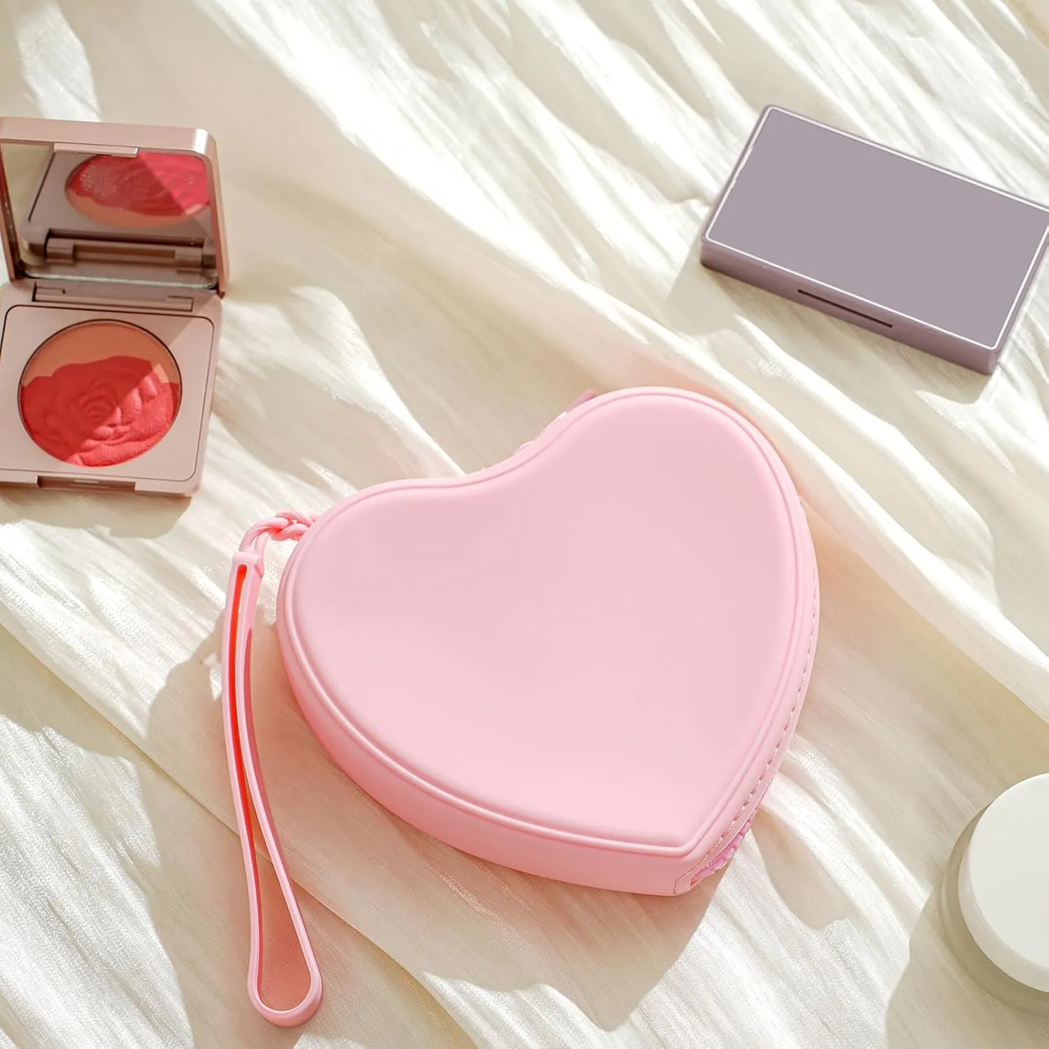 JOVAKIT Small Heart Shaped Portable Silicone Makeup Bag for Women, Travel Waterproof Cosmetic Bag Gifts for Women Girls, Zipper Closure Makeup Case with Handle (Pink)