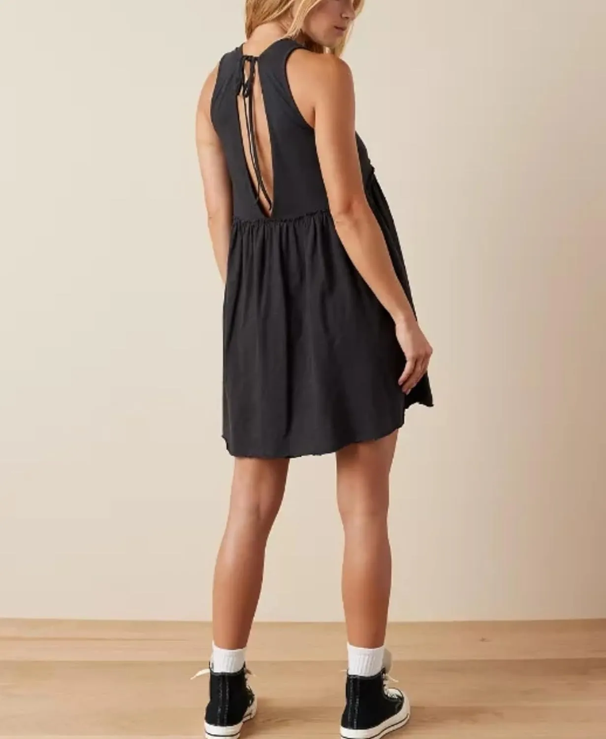 Women's Casual Sleeveless Mini Dress Loose V Neck Backless Pleated Short Tank Sundress with Pockets